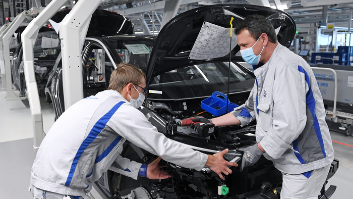 德国汽车制造商大众汽车茨维考工厂重新开始生产